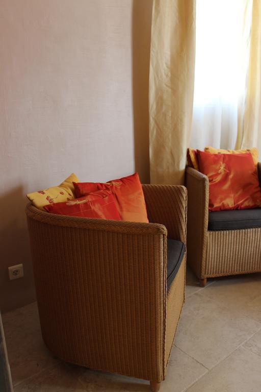 Sous Les Platanes B&B Шаторенар Номер фото